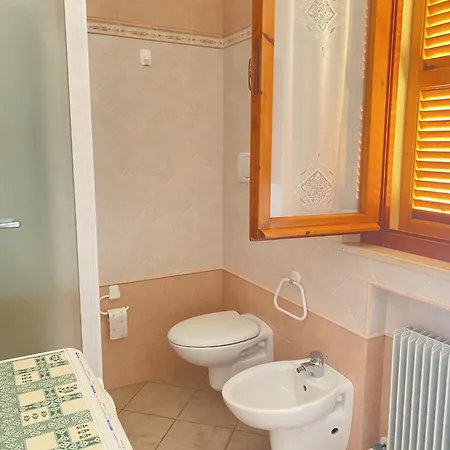 Numana, 600 Mt Mare Trilocale Con Ampia Terrazza Vista Mare * 努马纳